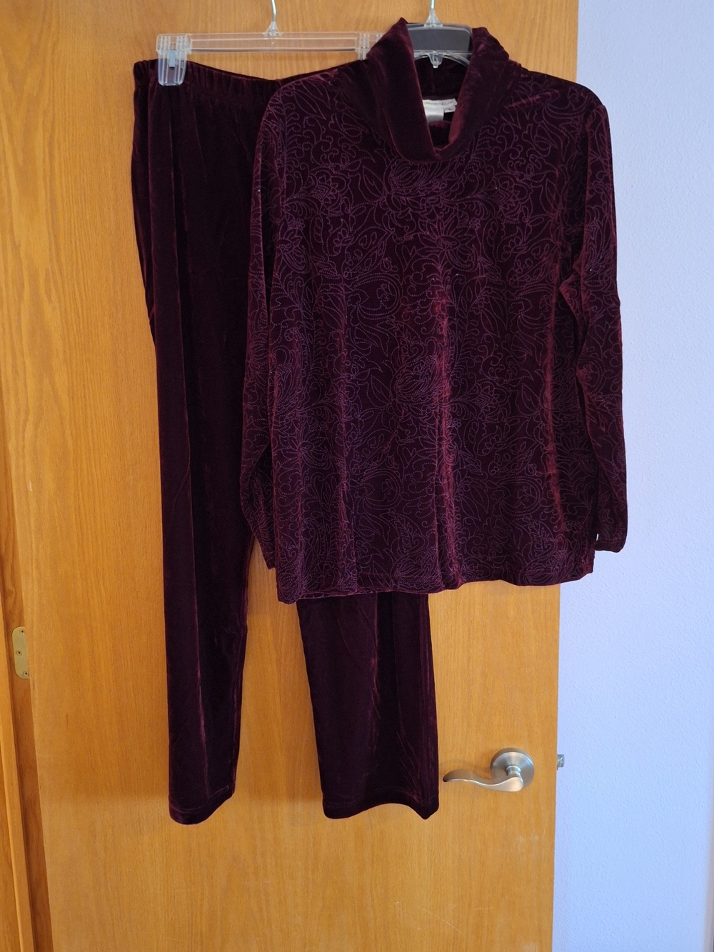 Velvet Two-Piece Lounge Set - Burgundy